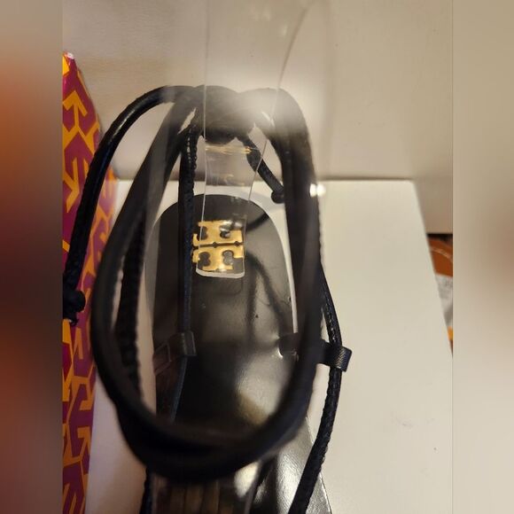 NIB Tory Burch "Capri" Black 100% Leather Lace-Up Flat Sandals Sz.6.5 Ret.$300 - Picture 6 of 11